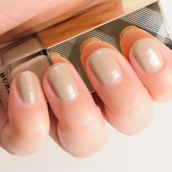 NEW Lot of 2x [Burberry] Nail Polish Gold & Dark Bottle Green, 8 ml each - Picture 5 of 13